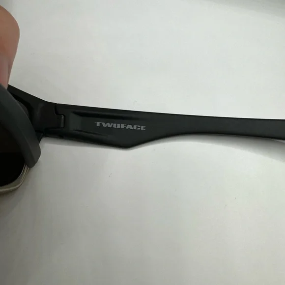 Oakley Men’s Sunglasses - Picture 6 of 7